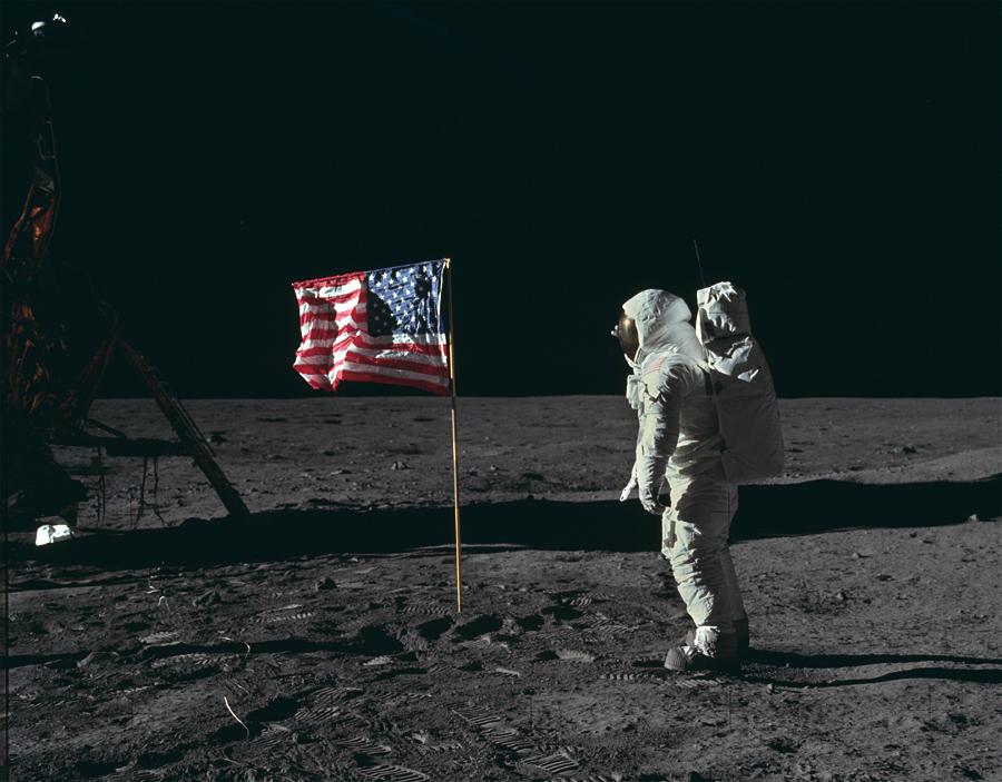 астронавт Базз Олдрин на Луне