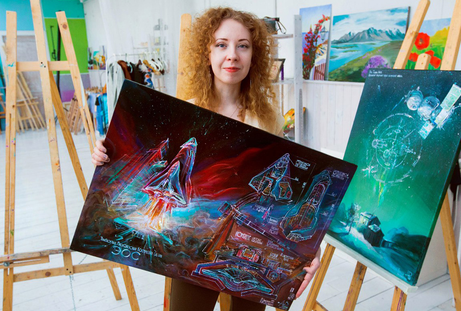 Анастасия Просочкина со своими картинами в День космонавтики
