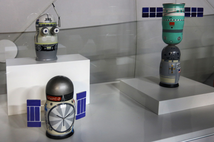 коллекция космических матрешек на выставке PROКосмос