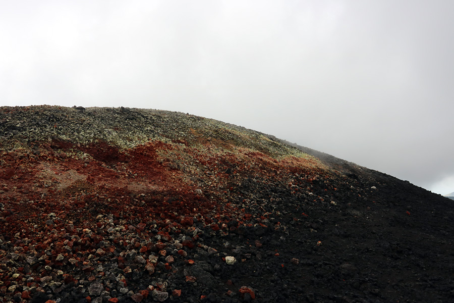 красный грунт на вулкане Плоский Толбачик