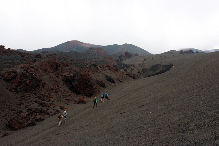 подъем к кратеру Толбачика извержения 2012 года