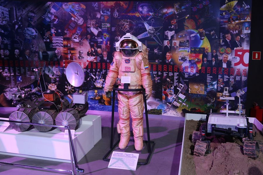 скафандр для наземного эксперимента "Марс-500" на выставке PROКосмос