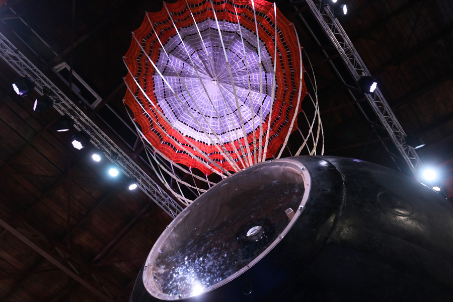 спускаемая космическая капсула на выставке PROКосмос