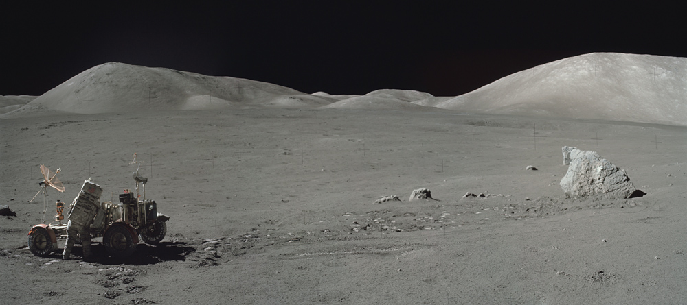панорама поверхности Луны