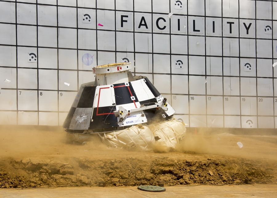 испытание посадки пилотируемого космического аппарата Starliner