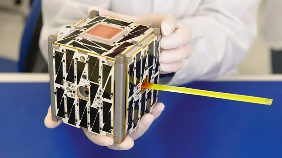 околоземный спутник типа CubeSat