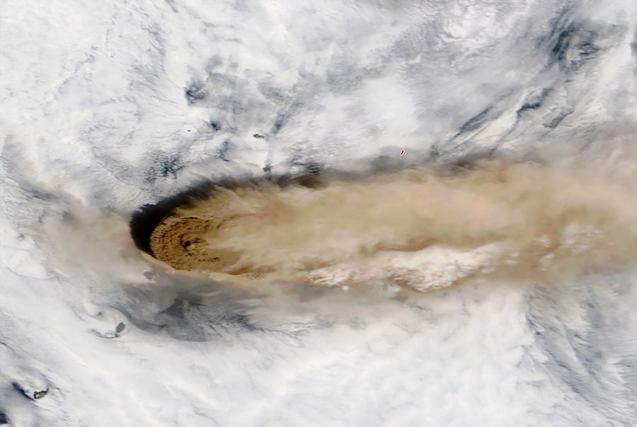 Спутник Terra запечатлел Извержение вулкана Райкоке