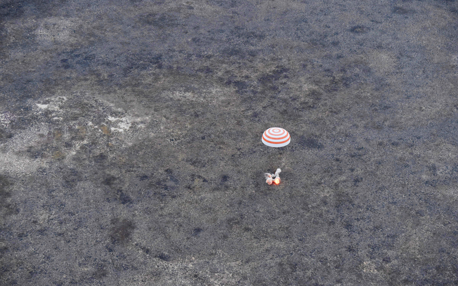 Soyuz_TMA-16M_landing1