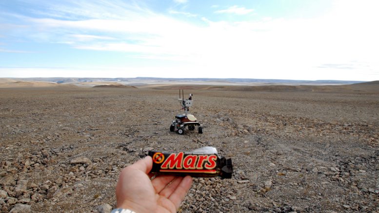 Марс и марсоход на острове Девон