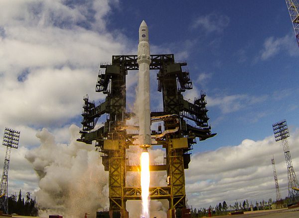 старт ракеты "Ангара" с космодрома Плесецк