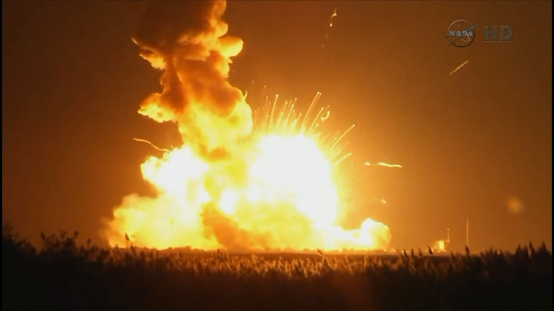 Взрыв ракеты Antares с грузовым космическим кораблем Cygnus