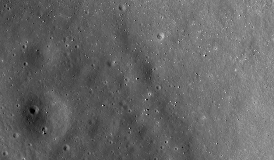 снимок лунного кратера