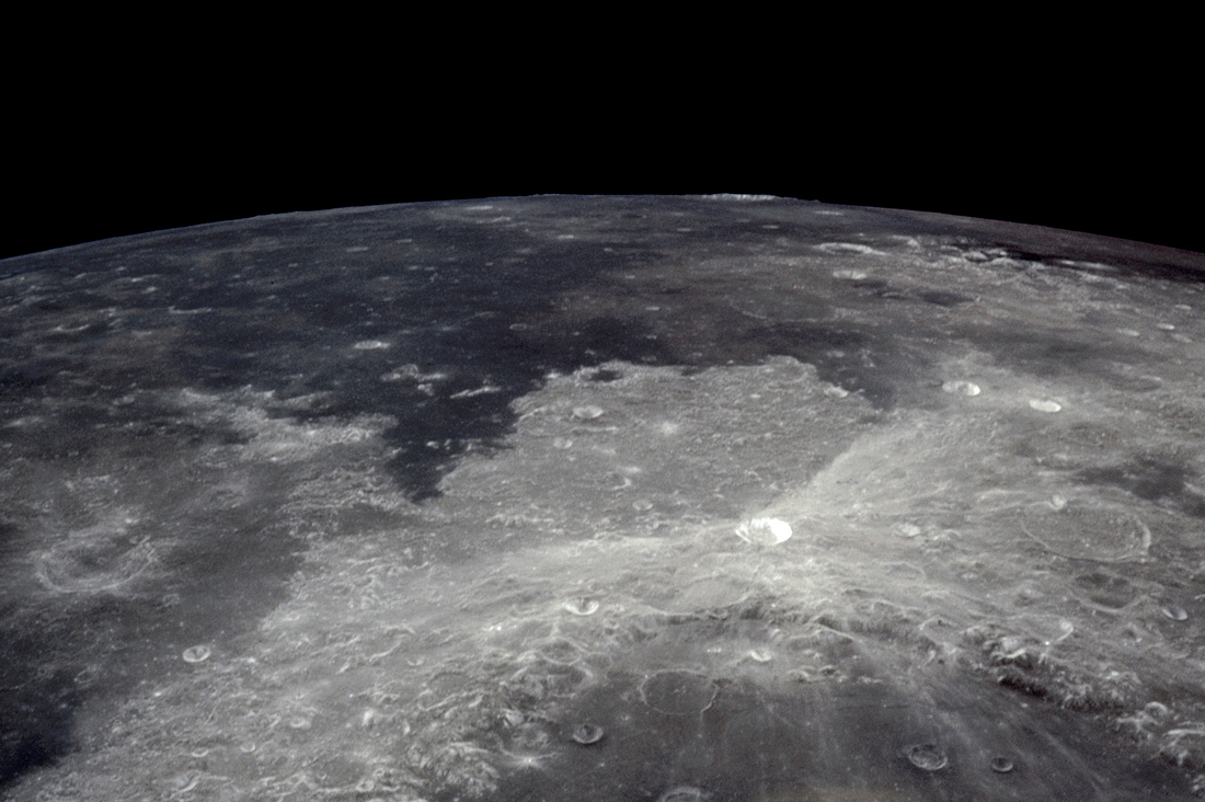 снимок поверхности Луны. Фото: NASA