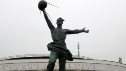 памятник первому искусственному спутнику Земли у станции метро Рижская