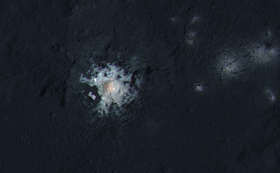 яркие пятна в кратере Цереры