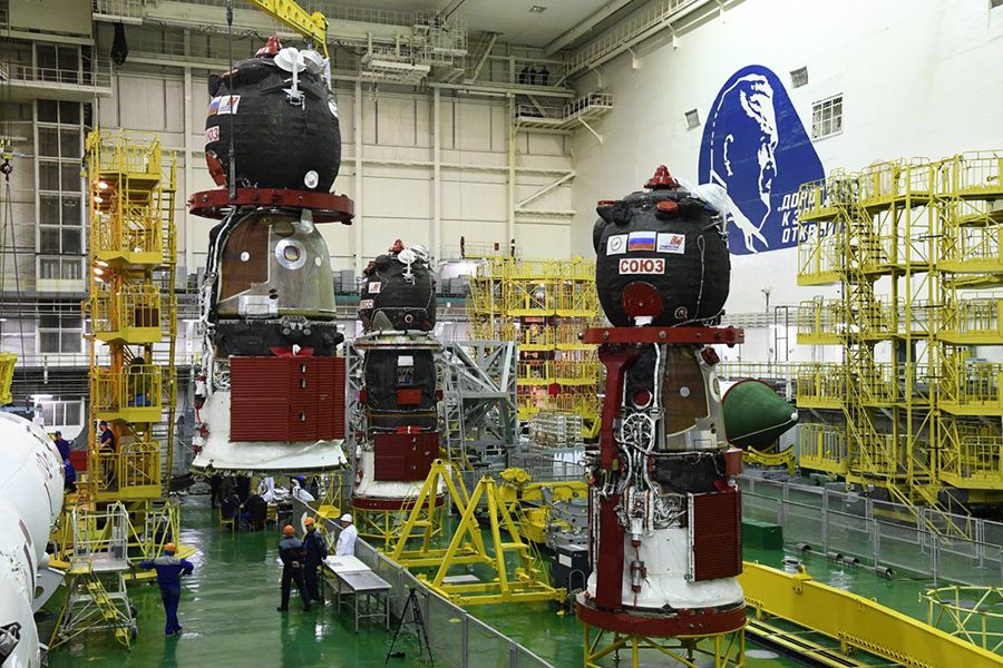 подготовка «Союза» к запуску на космодроме Байконур