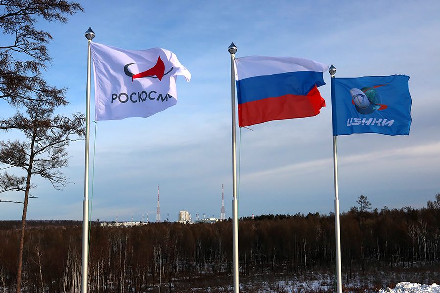 Флаги на космодроме Восточный: Россия, Роскосмос