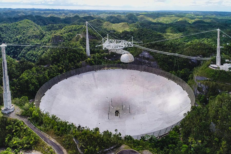 Уникальный трехсотметровый радиотелескоп обсерватории Arecibo 